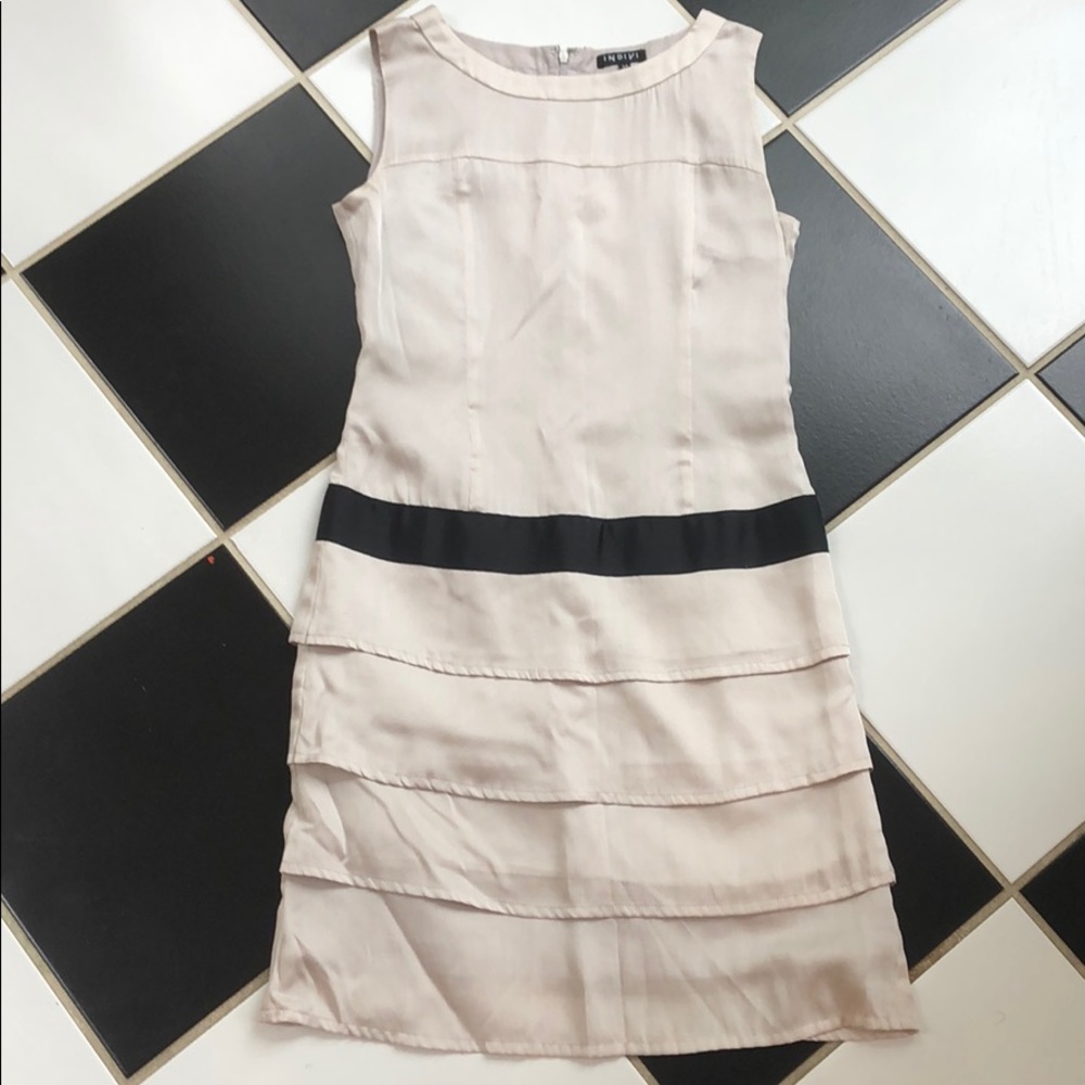 Indivi light grey/cream ruffled dress